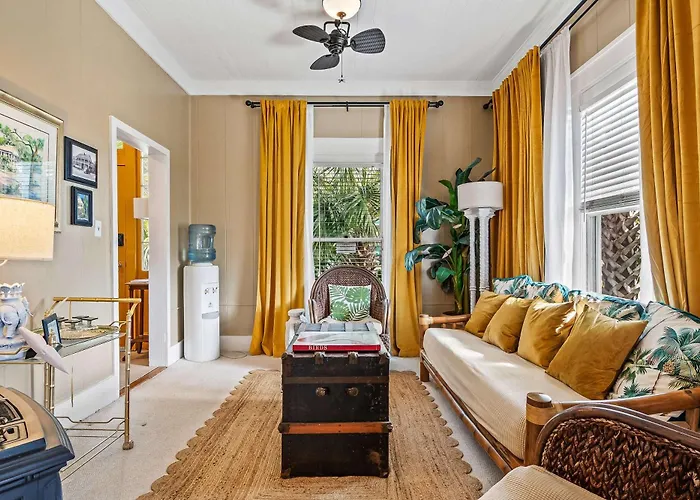 Old Carrabelle Hotel Captains Quarters Suite