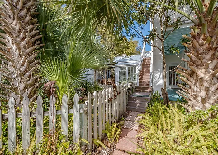 Old Carrabelle Hotel Flamingo Suite
