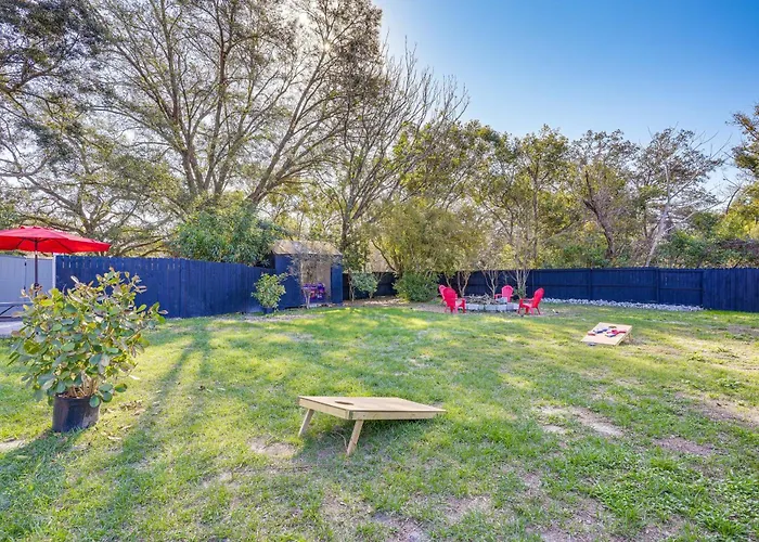 Vibrant Tampa Home: Perfect For Long Stays!