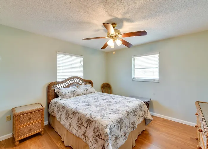 Coastal Oasis W/ Shared Pool, 2 Mi To Beach!