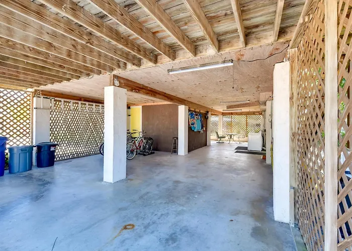 Coastal Oasis W/ Shared Pool, 2 Mi To Beach!