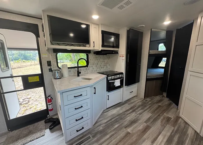 Cozy New Camper On Lake Front & Access To Fishing