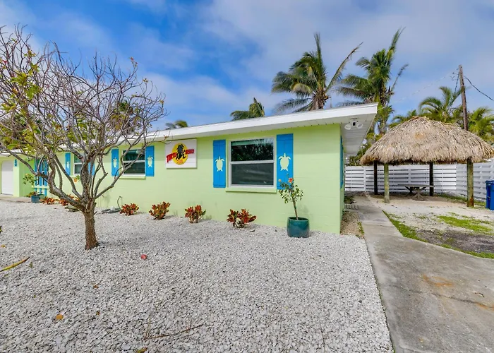Fish, Swim & Unwind: Anna Maria Apt Steps To Beach