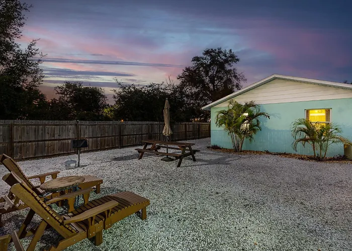 Close To Clearwater Beach And Honeymoon Island!