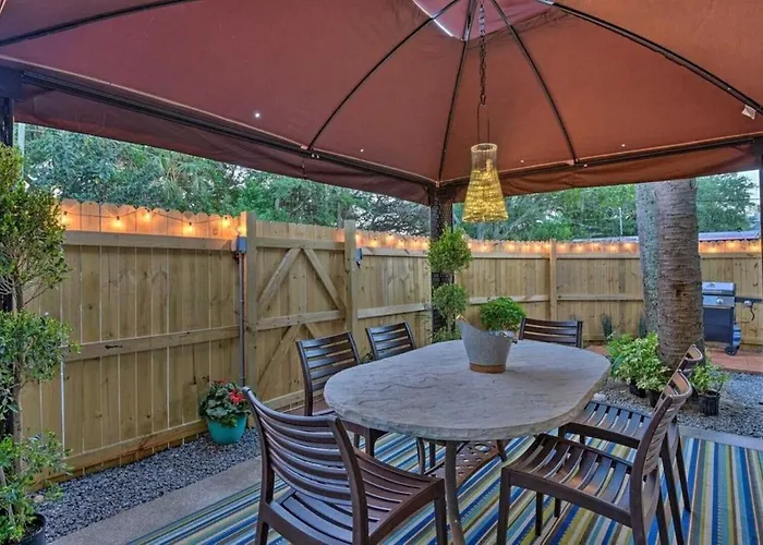 Dog Friendly Home By Flagler Avenue! Fenced Yard And Garage! Walk To The Beach!