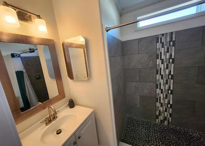 Sunny Gulf Coast Getaway-Near Beach-Shared Pool!