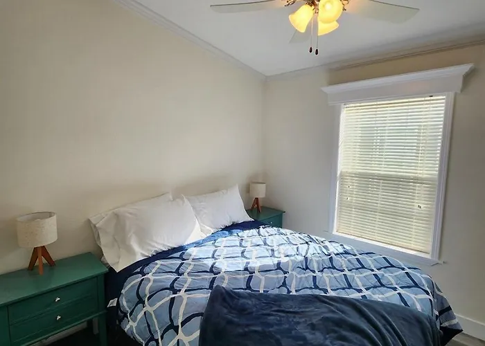 Sunny Gulf Coast Getaway-Near Beach-Shared Pool!