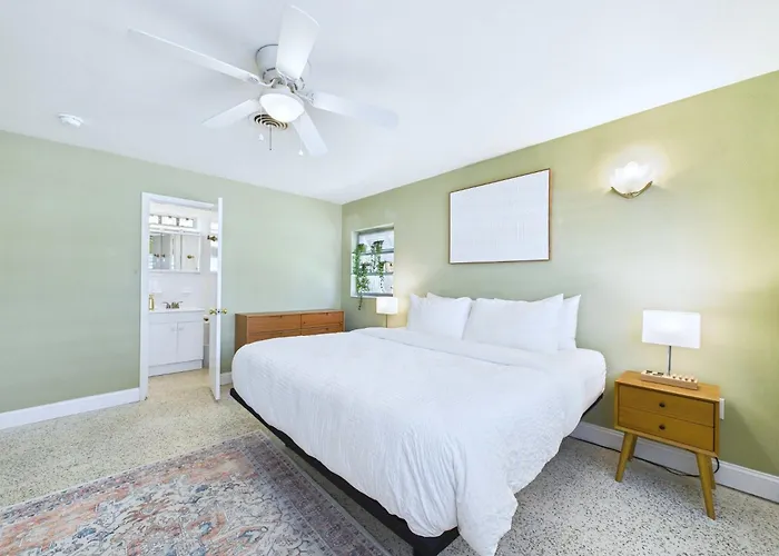 Pet-Friendly 3Br Coastal Retreat Walk To Beach