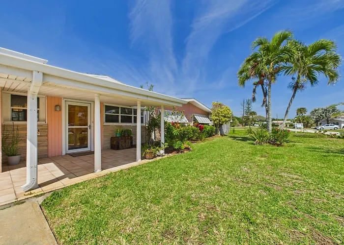 Pet-Friendly 3Br Coastal Retreat Walk To Beach
