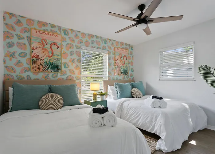 5 Min Beaches~Mini Golf~Pool Table~Pets~King Bed +