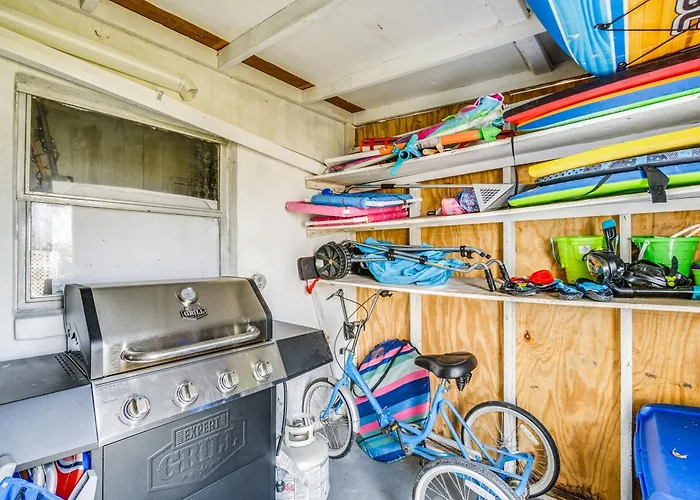 4 Mi To Beach: Charming Port Charlotte Home!