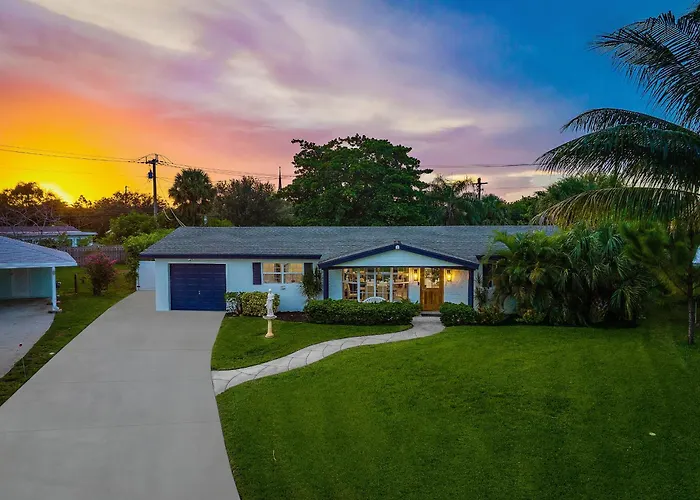 Fully Remodeled, Huge Backyard, Pet-Friendly, Pool