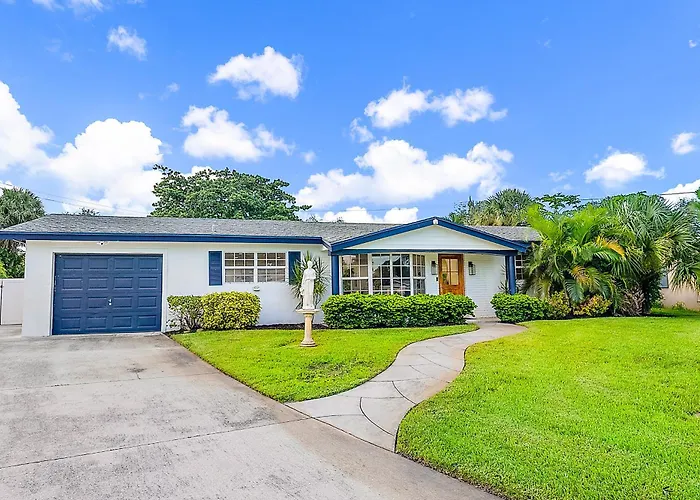 Fully Remodeled, Huge Backyard, Pet-Friendly, Pool