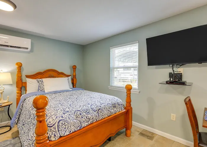 Near Steinhatchee River: Studio W/ Screened Porch!
