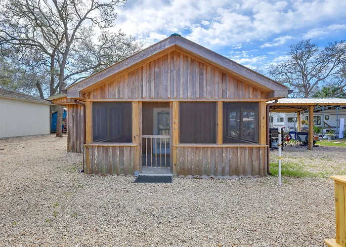 Near Steinhatchee River: Studio W/ Screened Porch!