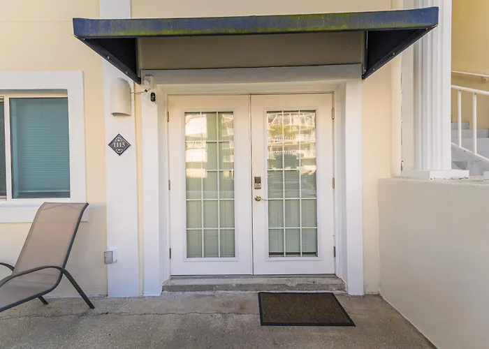 Enchanting 2-Bedroom Ground Floor Beach Condo At Cape Canaveral Wifi & Ac