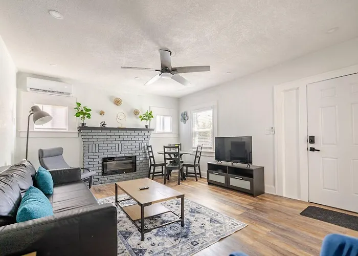 Downtown Hideaway 1-Bedroom Bungalow