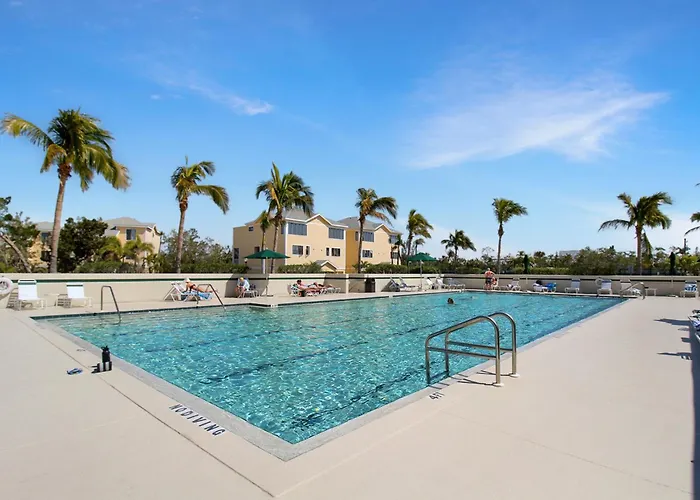Stylish Longboat Key Townhome Minutes To Beach Ospreys Nest