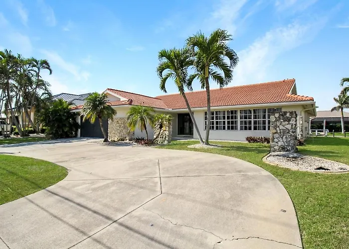 Chic & Modern Canal-Front Retreat With Private Pool - Azure Tides