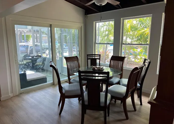 Flamingo Palms Cottage