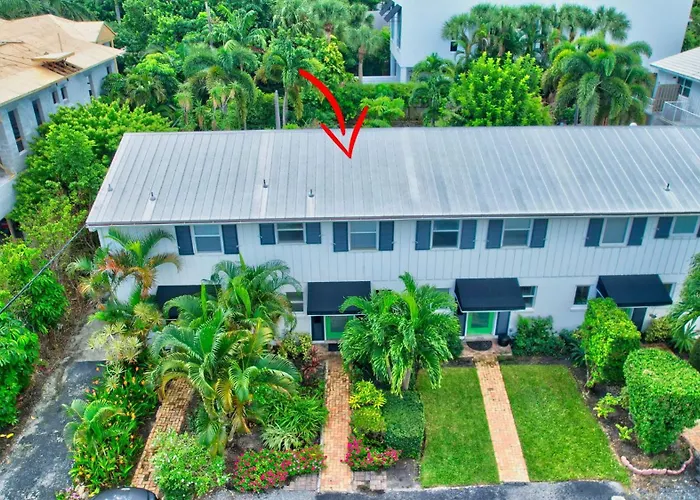 Magnificent Beach Townhome Steps From Atlantic Ave