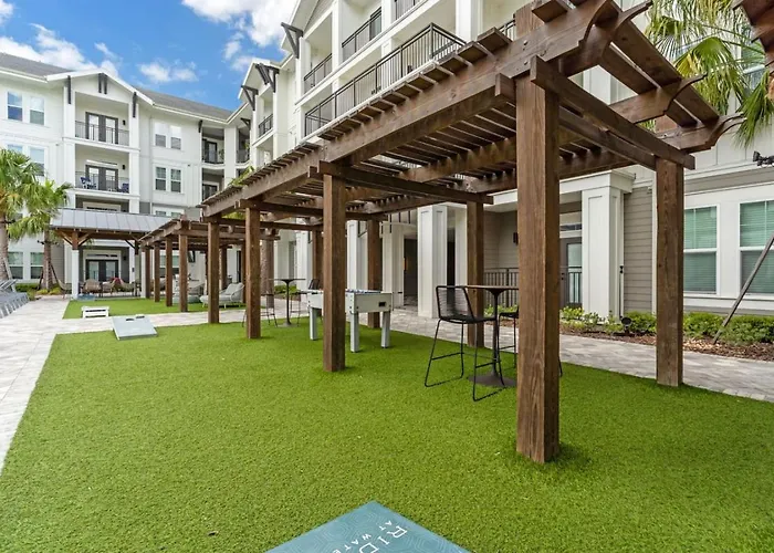 Vibrant 1 Bedroom Paradise Pool And Gym Bliss