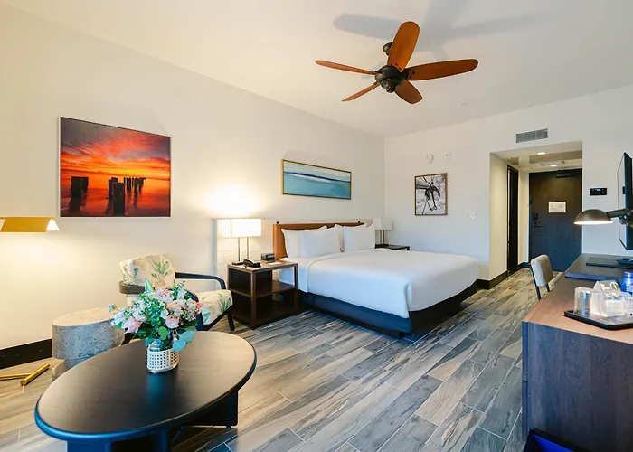 The Perry Hotel Naples