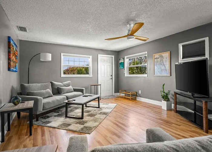 Condo - 2 Min Walk To Beach