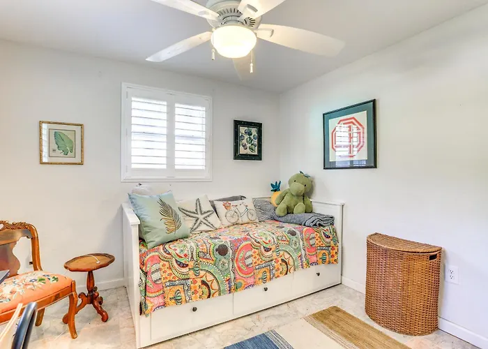 Englewood Bungalow 1 Mi To Beach: Pets Welcome!