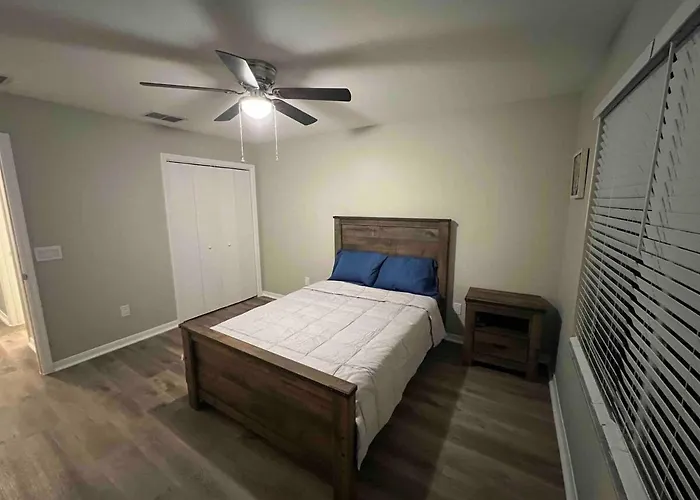 Get Cozy In This Renovated Home By The Villages