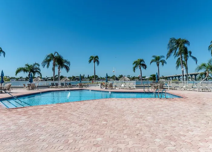 Bahia Vista Top Floor Bay Front 2 Bedroom