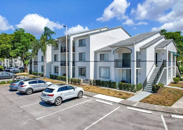 Lux 2-Br Pet-Friendly Retreat In Deerfield Beach
