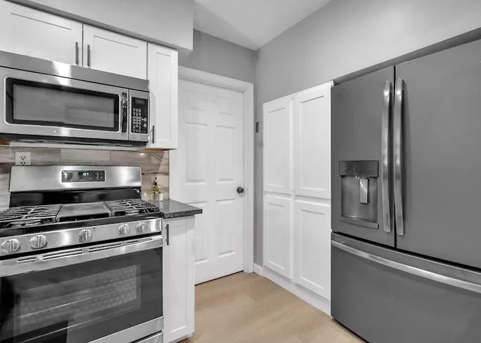 Newly Renovated - Sunny Family Haven In Pompano