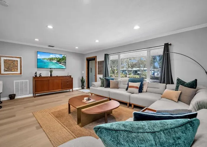 Newly Renovated - Sunny Family Haven In Pompano