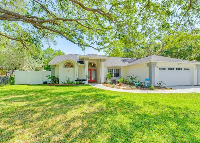 Private Pool & Lanai: Spring Hill Oasis