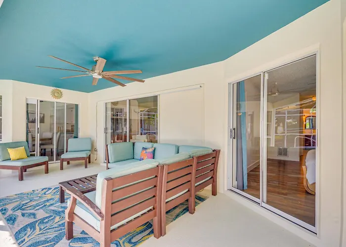 Private Pool & Lanai: Spring Hill Oasis