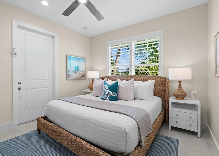 Beach Bound - 2025 Luxury Build - Walk To Beach & Town