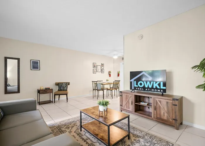 Coco Palms Apartments By Lowkl