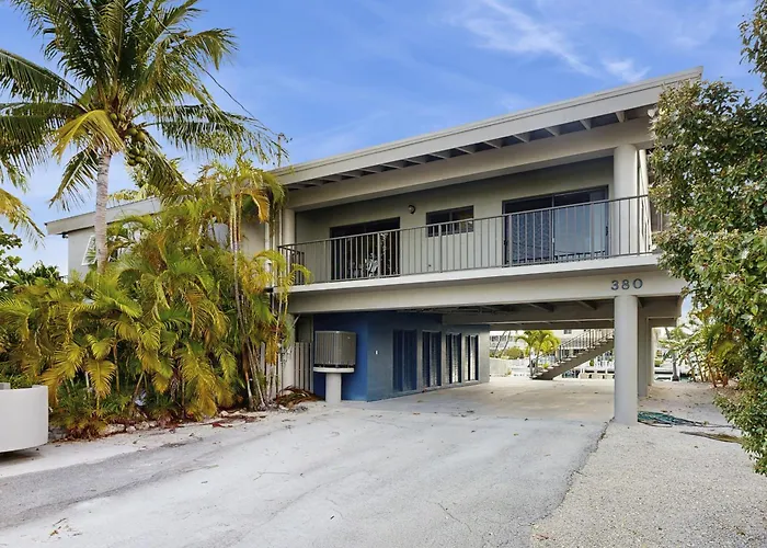 Kc111 Gray Pelican House