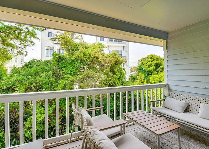 'Almond Grove Cottage' W/ Patio: Walk To Beach!