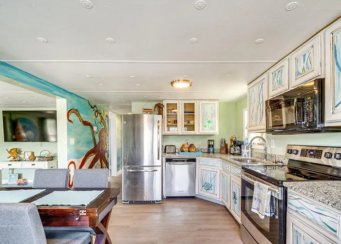 1 Mi To Beach: Home W/ Dock On Canal In Hudson