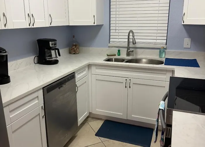 Treasure Island Beach, Fl Waterfront Condo Located Steps Away From The Intracoastal Waterway
