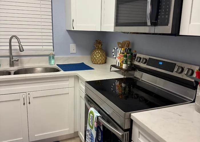 Treasure Island Beach, Fl Waterfront Condo Located Steps Away From The Intracoastal Waterway
