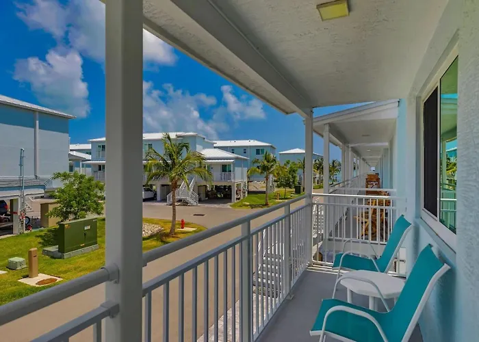 Ocean Isles Yellowtail Row