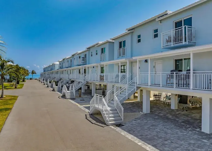 Ocean Isles Yellowtail Row