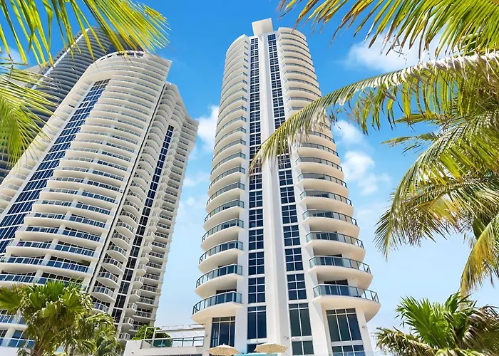 Luxury Penthouse Oasis - Oceanfront Views & Resort Perks