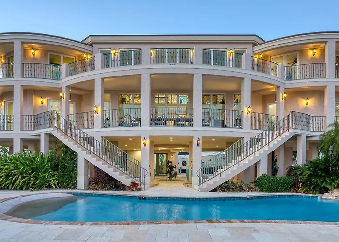 Lux Key Largo Oceanfront 5 Bedroom 4 Bathroom Pool