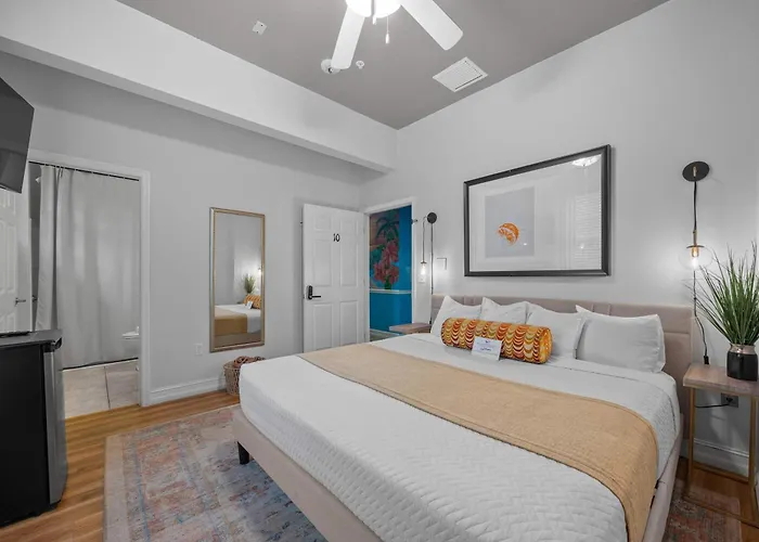 Banana Leaf Villa-Vintage Vibes Suites