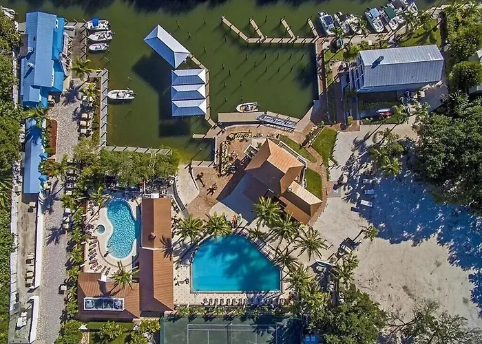 Coconut Castaway - Ocean Views, Walk To Beach, Golf Cart, Club Pool