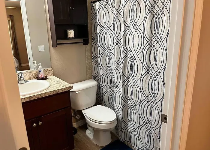 Quiet Snowbird Retreat Comfy Affordable